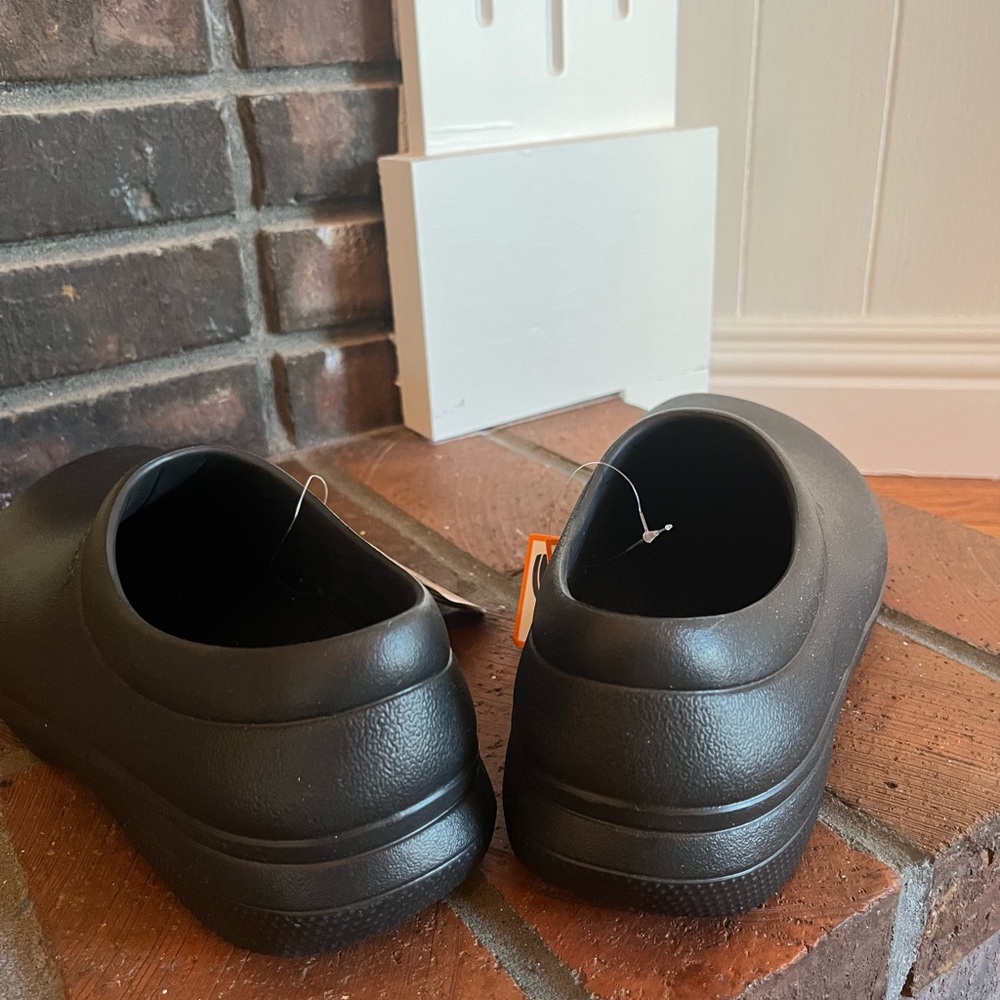Crocs - Picture 4 of 5